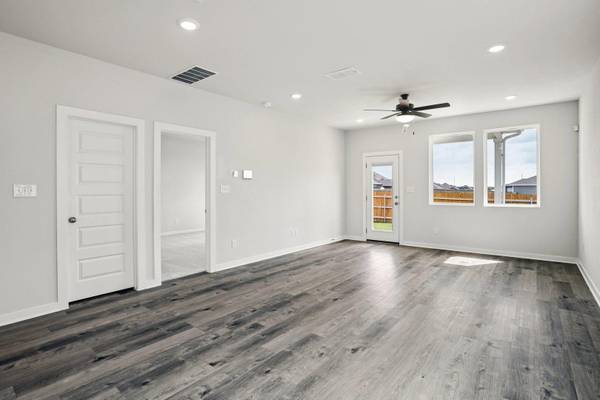 143 Hornet ST, Elgin, TX 78621