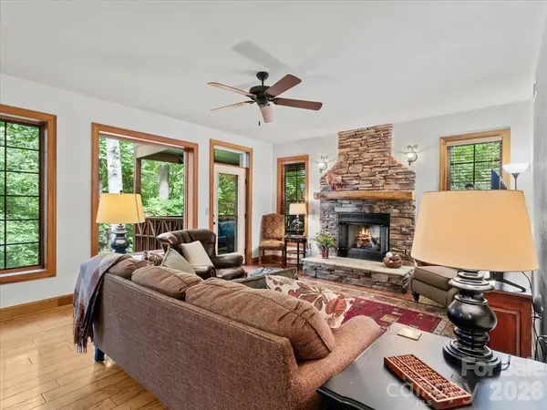81 Creekside WAY #F202, Burnsville, NC 28714