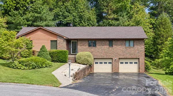6 Daniel DR, Fletcher, NC 28732