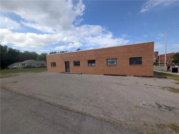 7924 PASEO BLVD, Kansas City, MO 64131