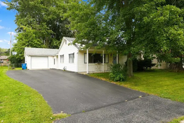 916 W Circle DR, New Haven, IN 46774-2154