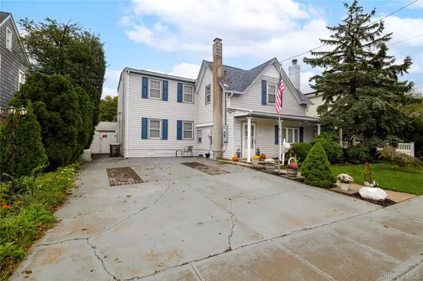 105 Wicks LN, Malverne, NY 11565