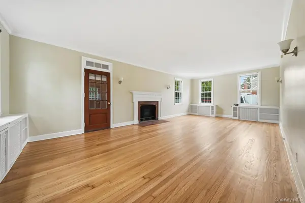 45 Tennyson AVE, Westbury, NY 11590