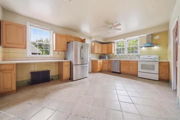 45 Tennyson AVE, Westbury, NY 11590