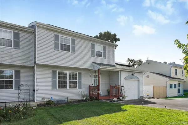 39 Elm ST, Central Islip, NY 11722