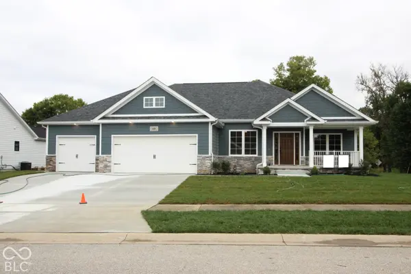 5026 Stonehaven LN, Columbus, IN 47201