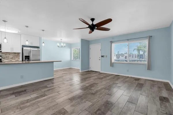 8039 GARDEN DR #209, Seminole, FL 33772