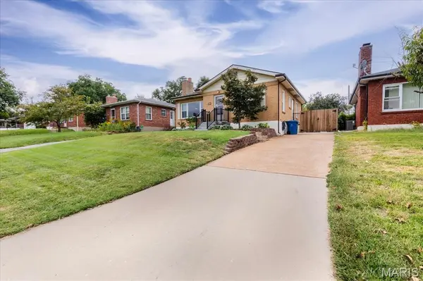 9337 Radio DR, Affton, MO 63123