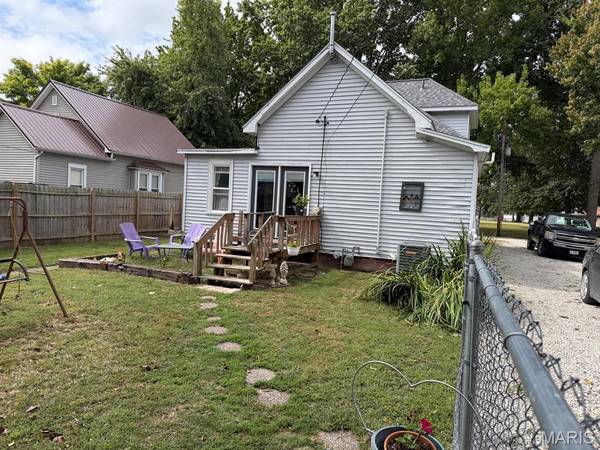 515 S Cedar ST, Nokomis, IL 62075