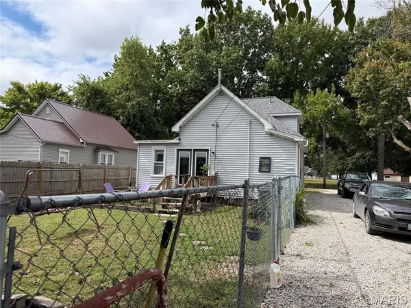 515 S Cedar ST, Nokomis, IL 62075