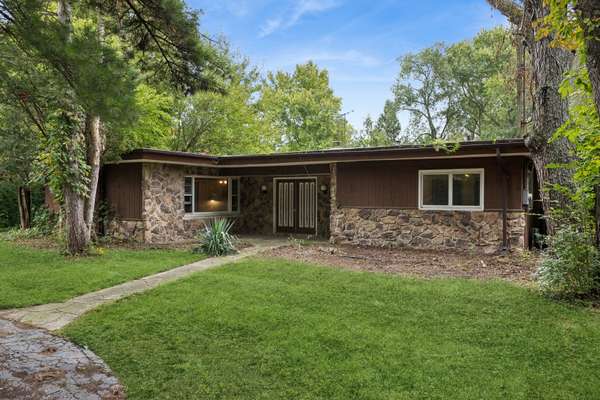9041 Maple AVE, Burr Ridge, IL 60527