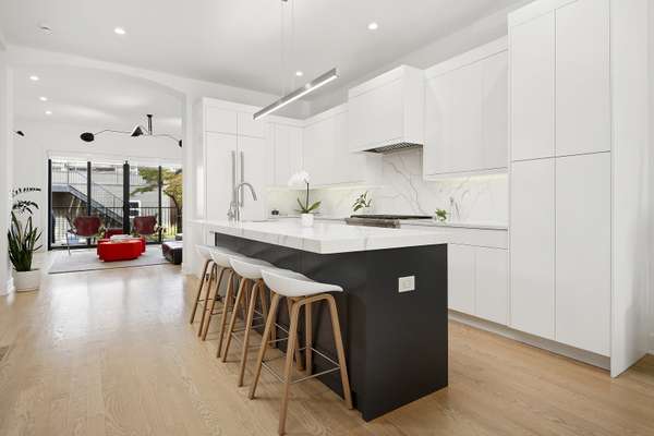 1940 W Superior ST, Chicago, IL 60622