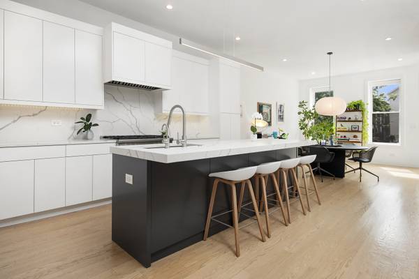 1940 W Superior ST, Chicago, IL 60622