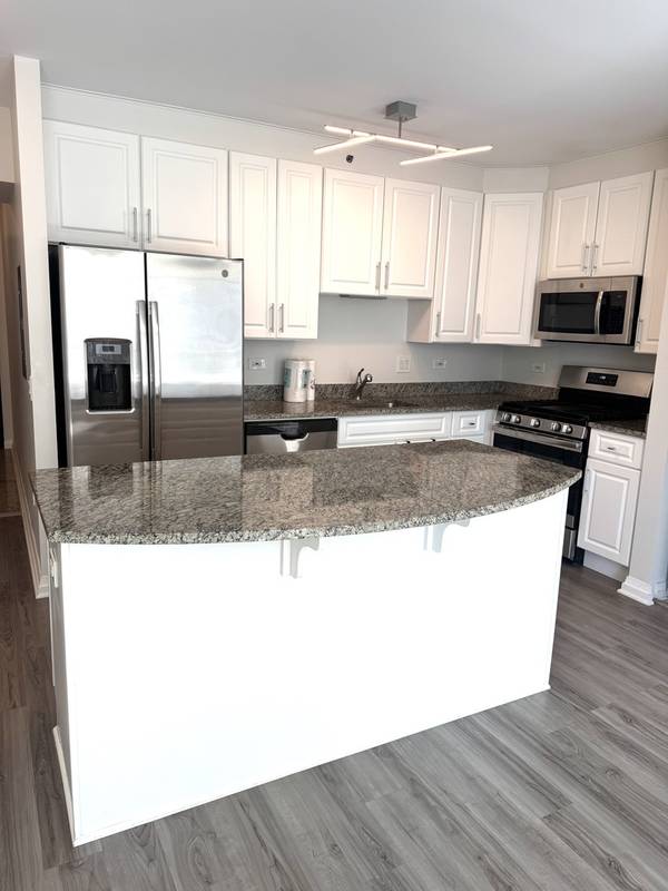 33 W Ontario ST #24C, Chicago, IL 60654