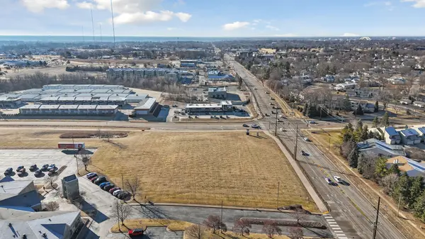 4017 Devils Glen RD, Bettendorf, IA 52722
