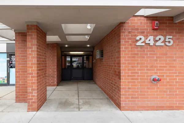 2425 E Franklin AVE #205, Minneapolis, MN 55406
