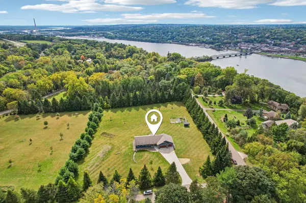 23 Hilltop RD, Houlton, WI 54082