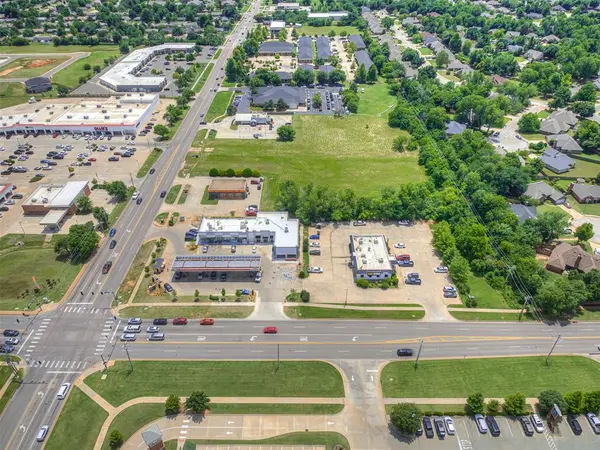 1100 W 3rd ST, Edmond, OK 73003