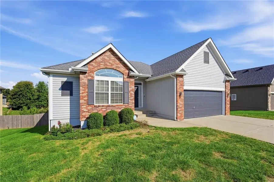 1104 NW 91st TER, Kansas City, MO 64155