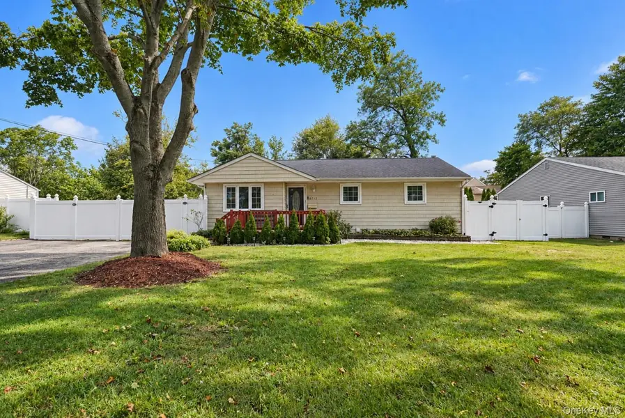 2712 Connecticut AVE, Medford, NY 11763
