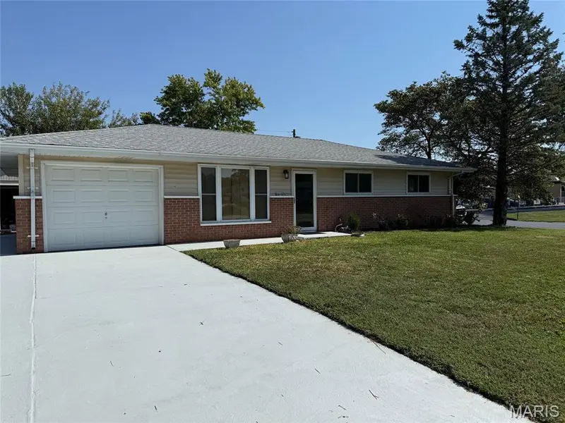 332 Joseph DR, Fairview Heights, IL 62208
