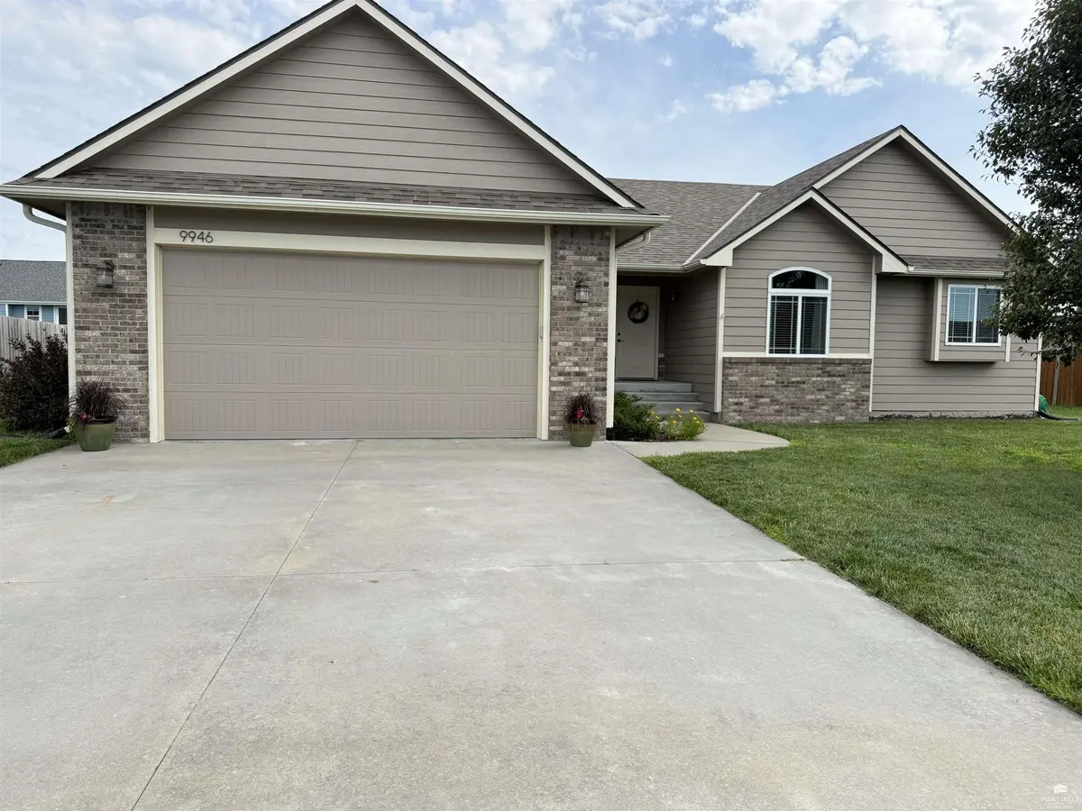 9946 Rosemary LN, Manhattan, KS 66502