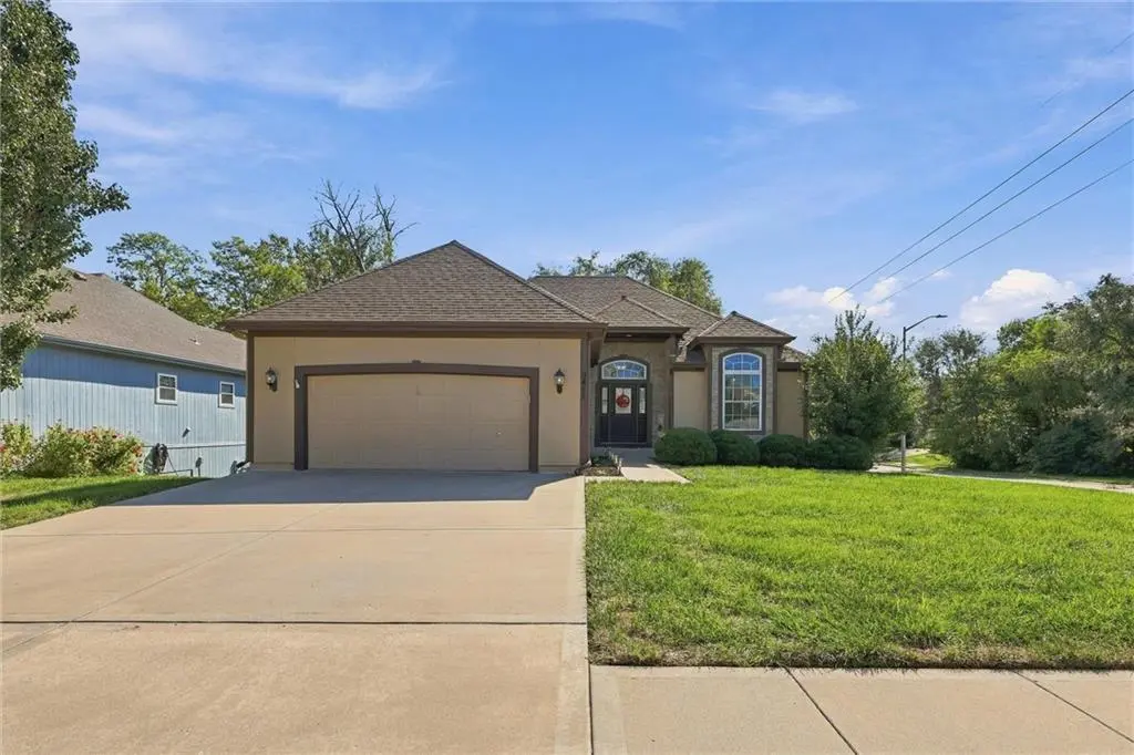 9451 N Adrian AVE, Kansas City, MO 64154