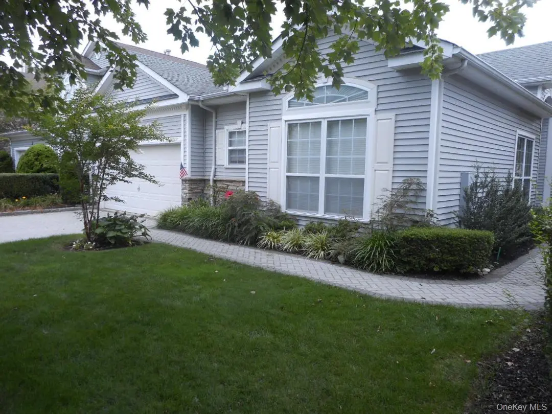 173 Hamlet DR, Mount Sinai, NY 11766