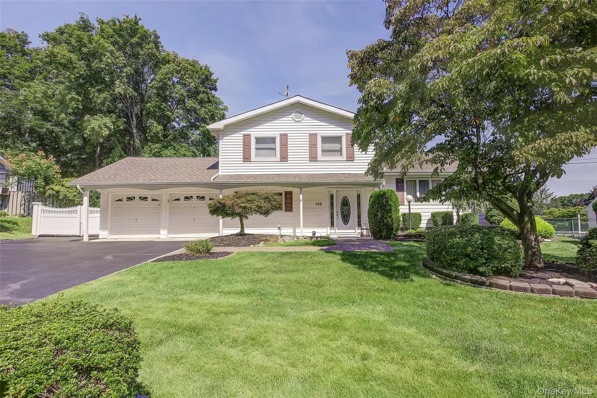 133 Kings HWY, Hauppauge, NY 11788