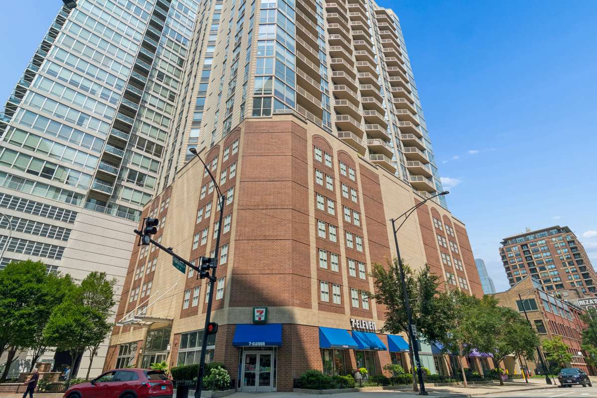645 N KINGSBURY ST #2205, Chicago, IL 60610
