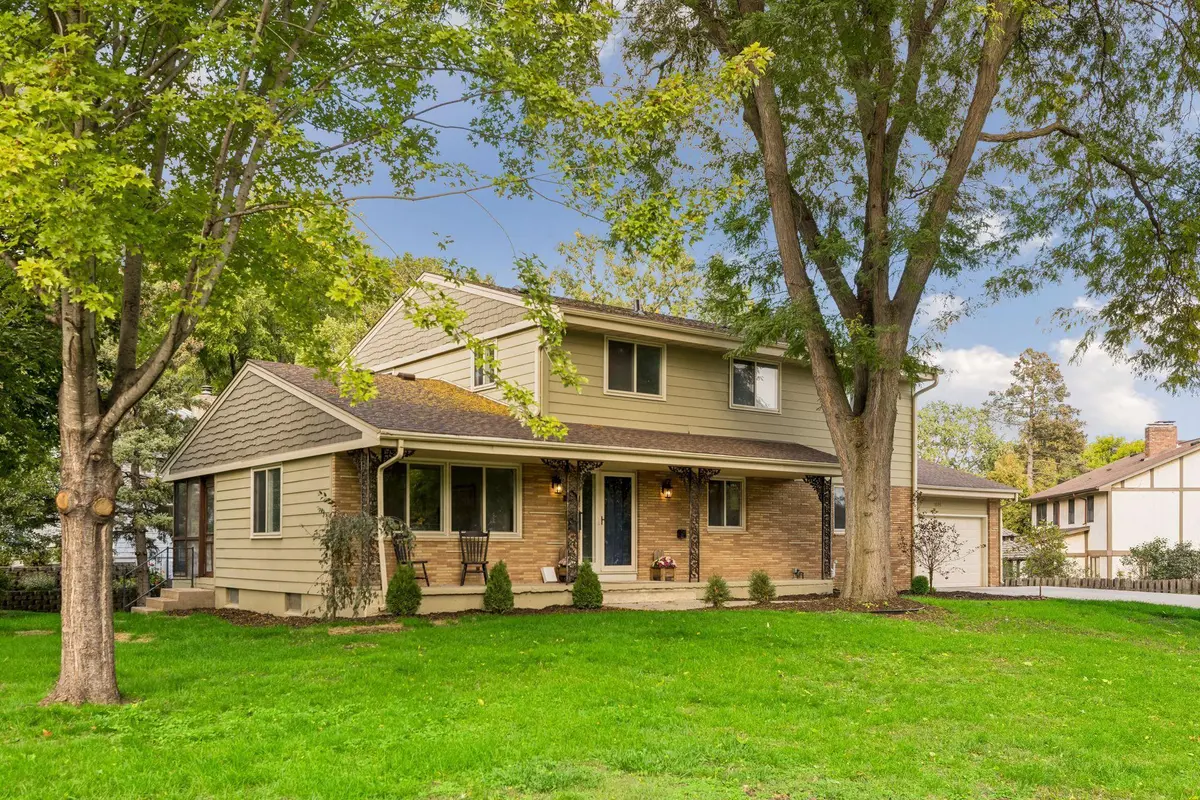 1525 Saint Croix CIR, Golden Valley, MN 55422
