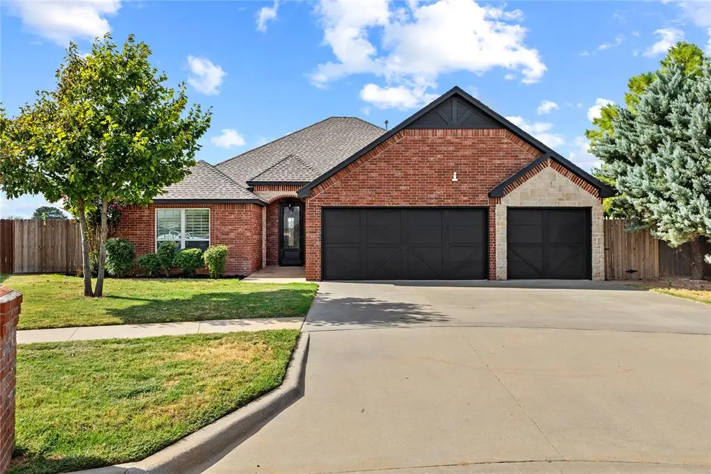 2425 Pumpkin LN, Weatherford, OK 73096