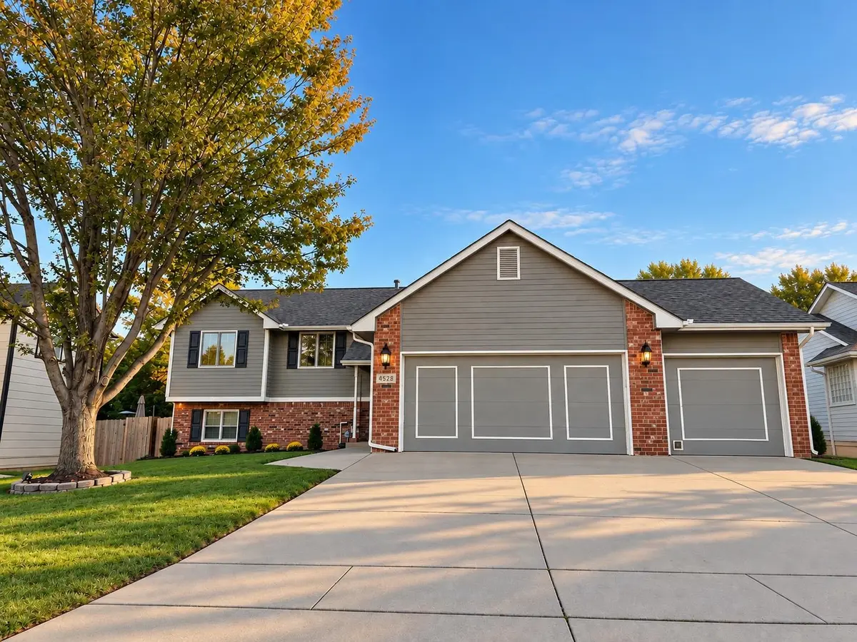 4528 N Glendale St, Bel Aire, KS 67220