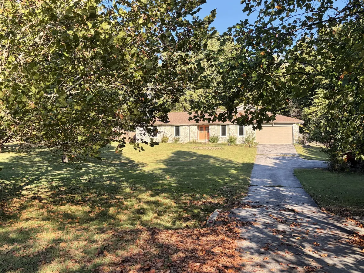 1250 S Farm Road 205, Springfield, MO 65809