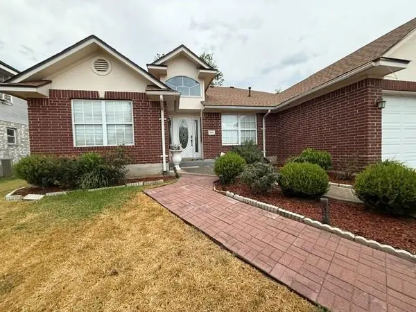 2106 Surrey DR, Round Rock, TX 78664