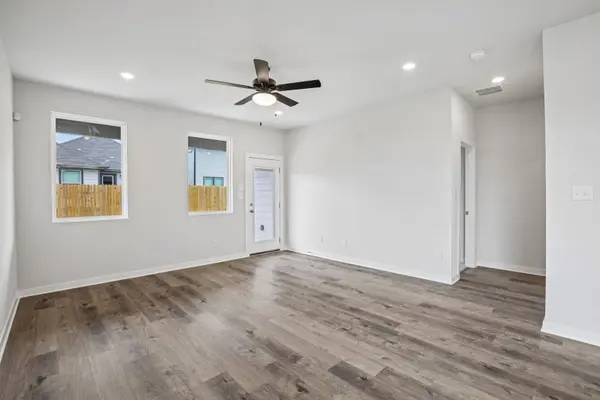 138 Hornet ST, Elgin, TX 78621