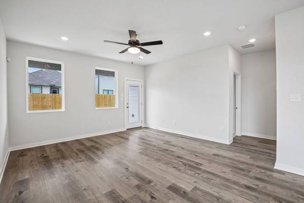 138 Hornet ST, Elgin, TX 78621