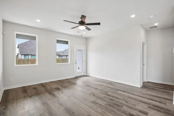 103 Two Bits, Elgin, TX 78621