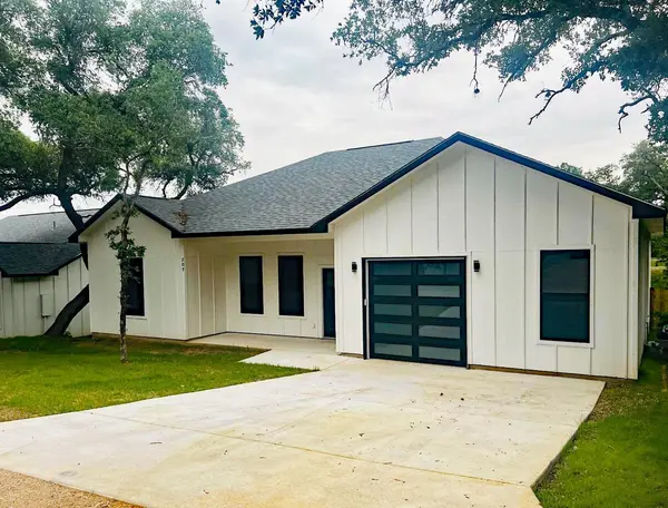 207 Laurel LN, Spicewood, TX 78669