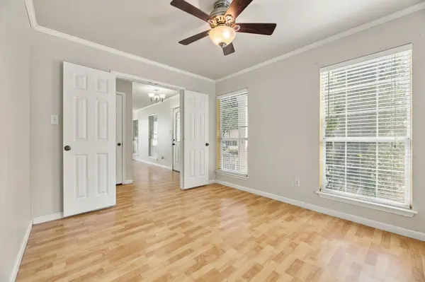 5801 McNaughton N, Kyle, TX 78640