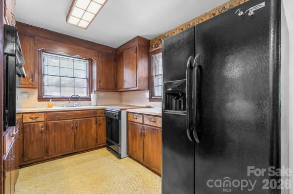 1416 36th Avenue DR NE, Hickory, NC 28601