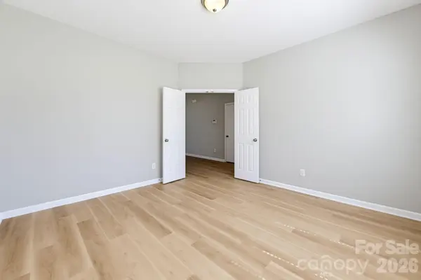 1704 Swan DR, Charlotte, NC 28216
