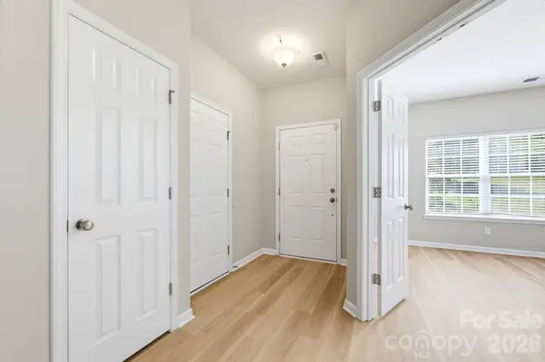 1704 Swan DR, Charlotte, NC 28216