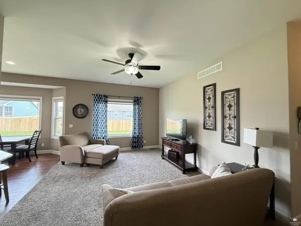 9946 Rosemary LN, Manhattan, KS 66502