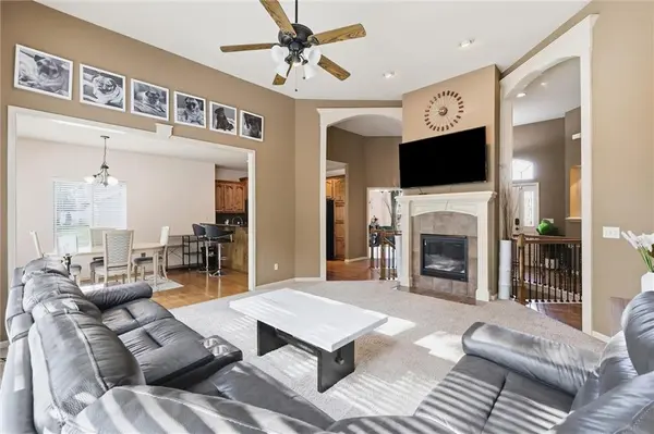 9451 N Adrian AVE, Kansas City, MO 64154