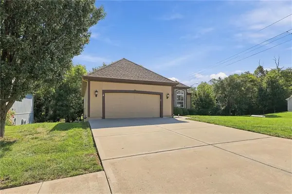 9451 N Adrian AVE, Kansas City, MO 64154