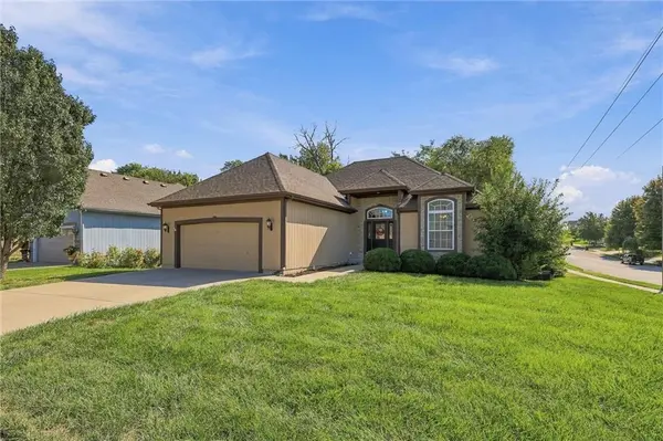 9451 N Adrian AVE, Kansas City, MO 64154
