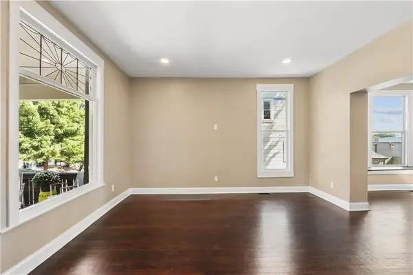 49 E 32 ST, Kansas City, MO 64111