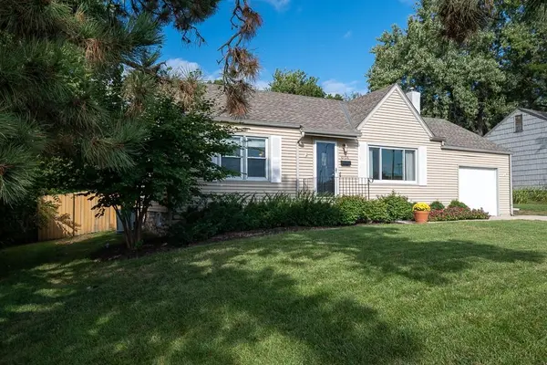 6126 Metcalf LN, Overland Park, KS 66202
