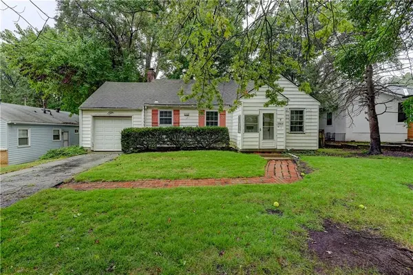 2305 W 73rd ST, Prairie Village, KS 66208